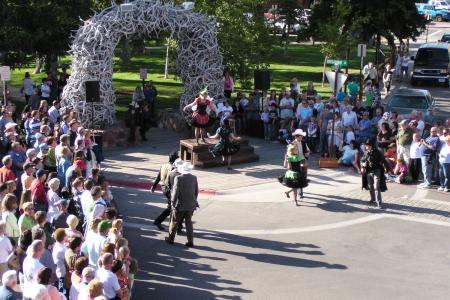 Group re-enacting a Town Square Shootout while a crowd of onlookers watch in front of the Antler Arch in Jackson Hole WY